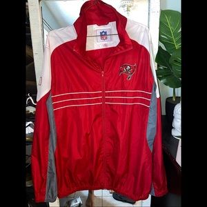 •Vintage 90’s NFL Tampa Buccaneers wind breaker•